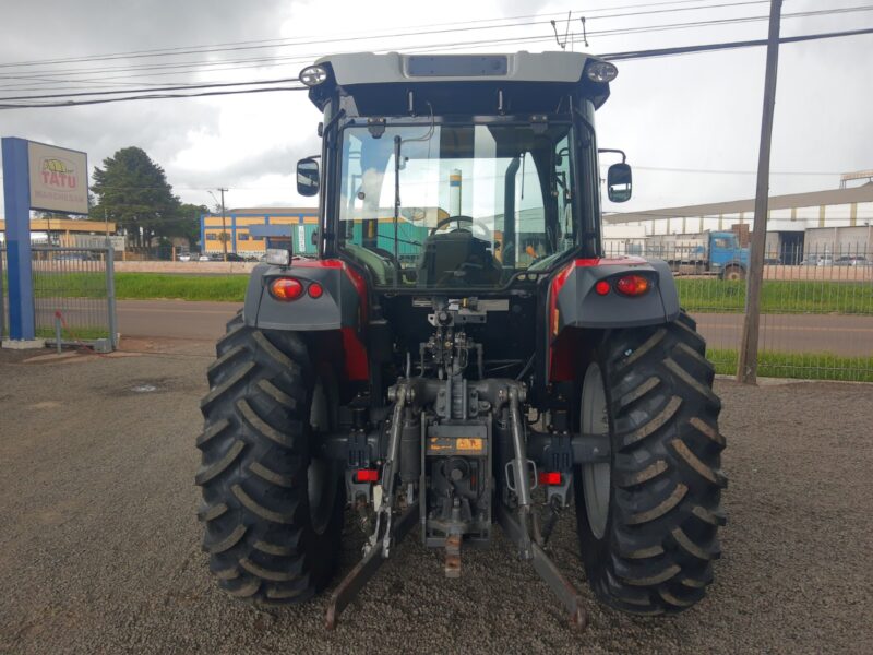 Trator Massey Ferguson MF 6711 cabinado ano de fabricação 2017.