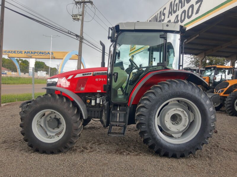 Trator Massey Ferguson MF 6711 cabinado ano de fabricação 2017.