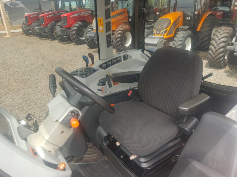 Trator Valtra A134 cabinado ano de fabricação 2020.