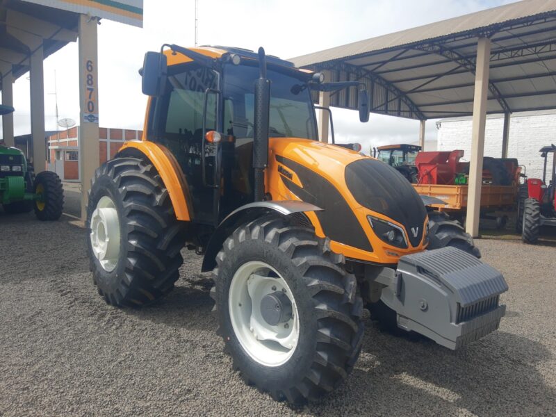 Trator Valtra A134 cabinado ano de fabricação 2020.