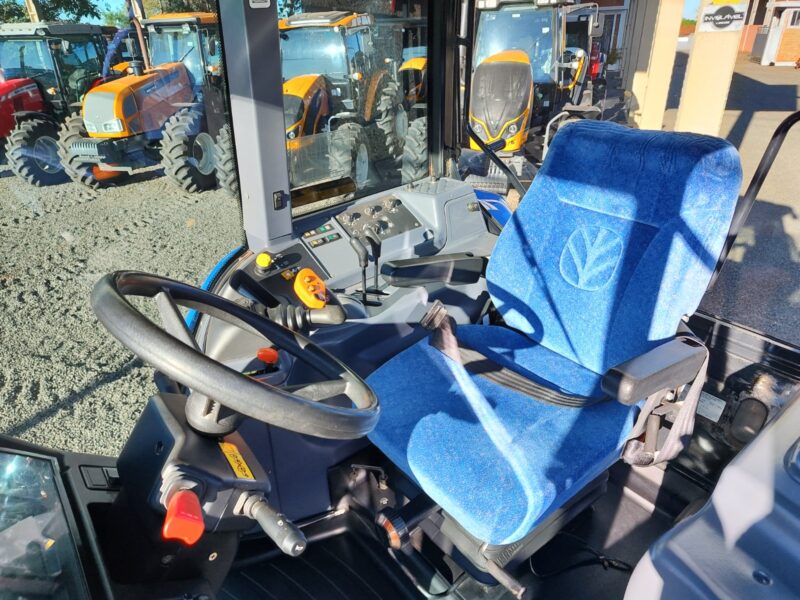 Trator New Holland TM 7010 cabinado ano de fabricação 2012.