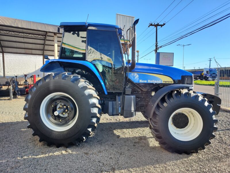 Trator New Holland TM 7010 cabinado ano de fabricação 2012.