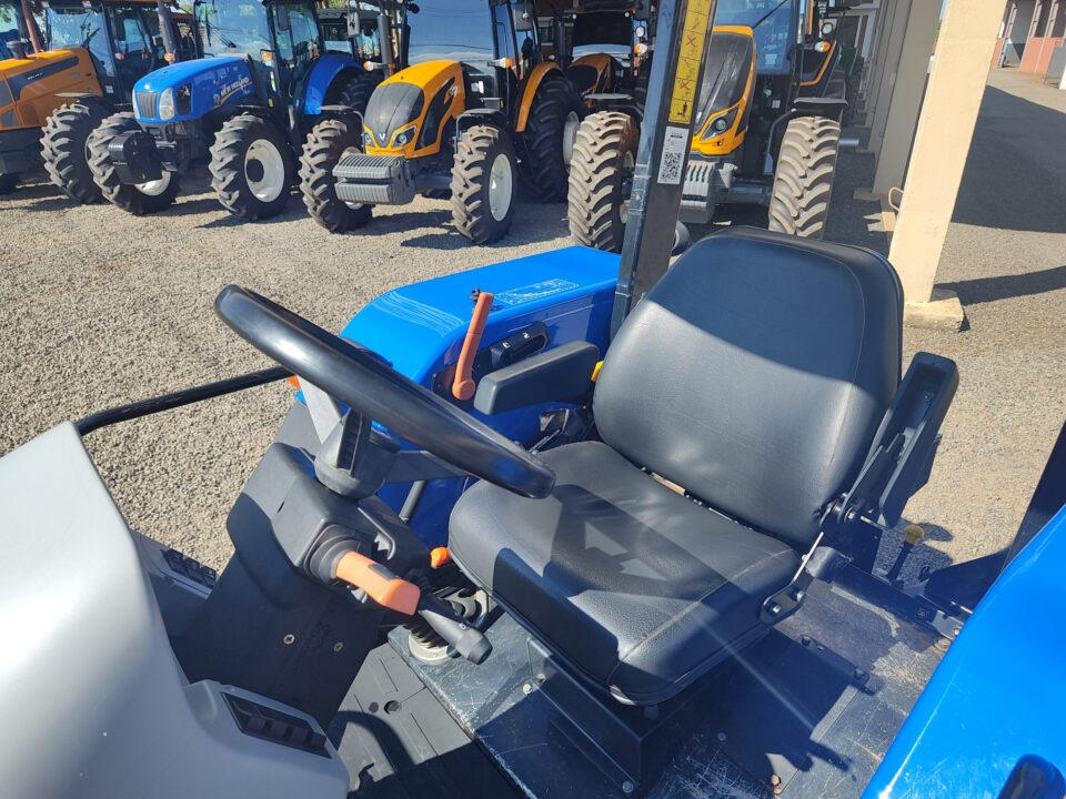 Trator New Holland TL 5.80 plataformado ano de fabricação 2020.