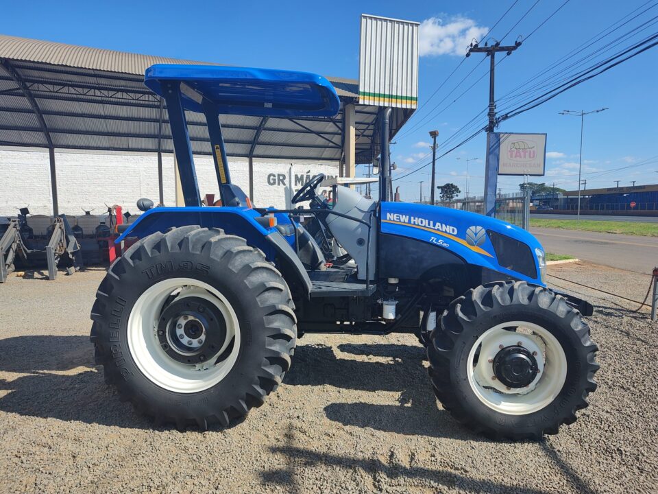 Trator New Holland TL 5.80 plataformado ano de fabricação 2020.