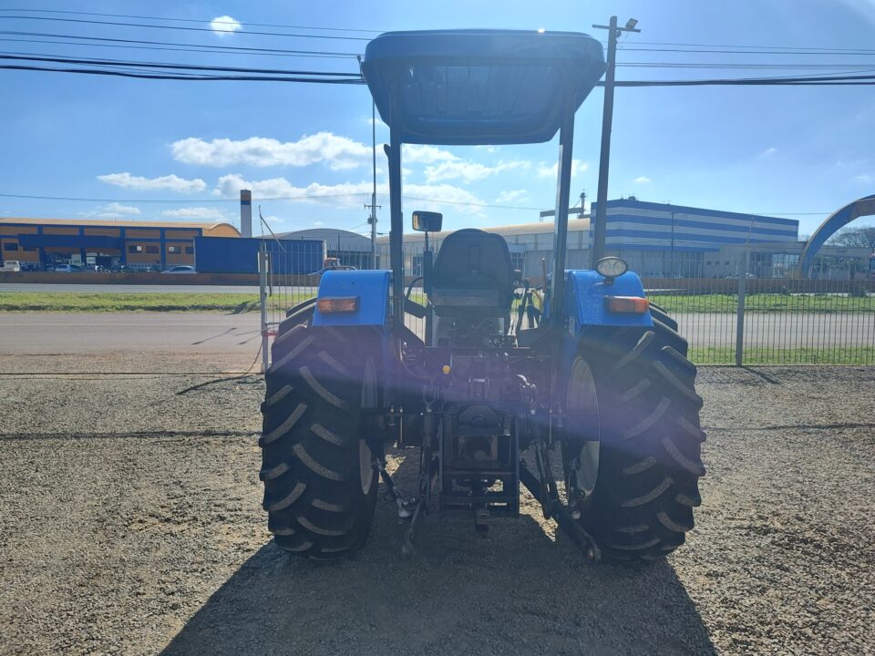Trator New Holland TL 5.80 plataformado ano de fabricação 2020.