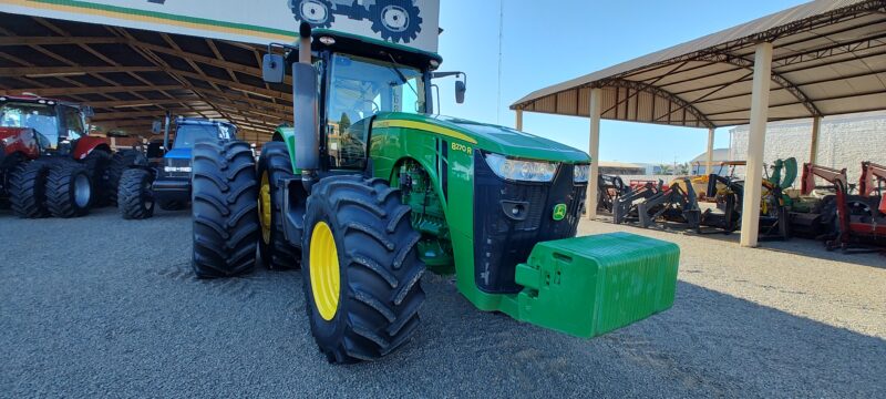 Trator John Deere 8270 R ano de fabricação 2019.