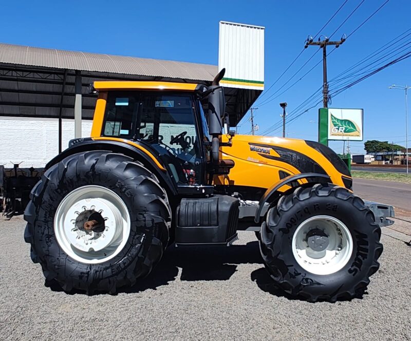 Trator Valtra BH 224 Hitech ano de fabricação 2022.