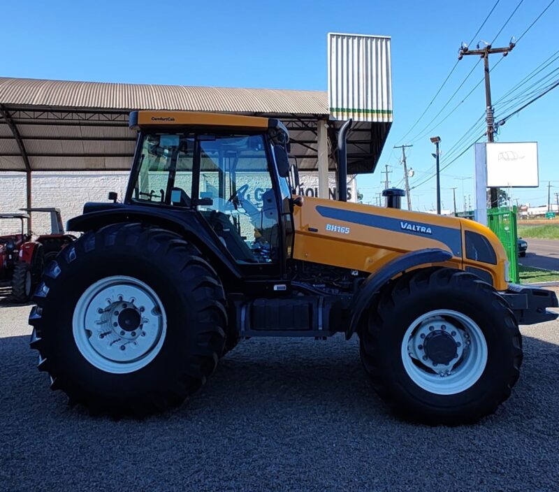 Trator Valtra BH 165 cabinado ano de fabricação 2013