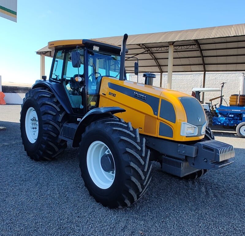 Trator Valtra BH 165 cabinado ano de fabricação 2013