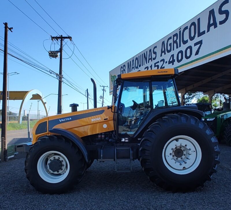 Trator Valtra BH 165 cabinado ano de fabricação 2013