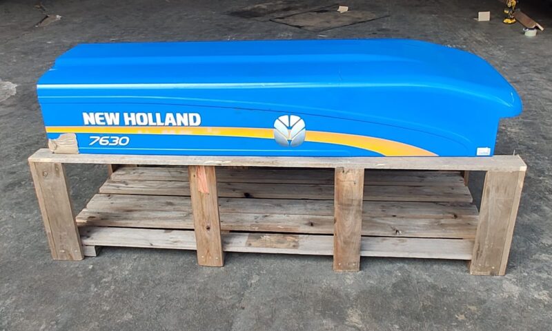 Capô para trator New Holland 7630 acima de 2010.