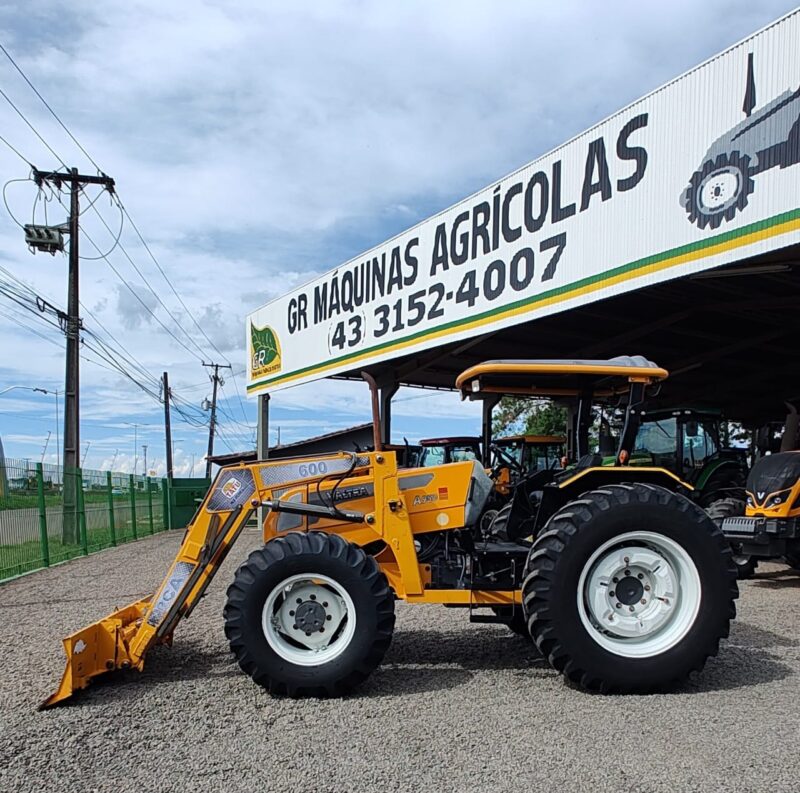 Valtra A 950 plataformado com conjunto de plaina dianteira PCA 600.