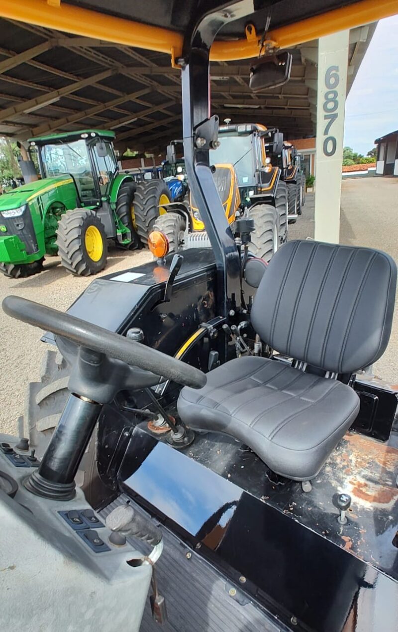 Valtra A 950 plataformado com conjunto de plaina dianteira PCA 600.