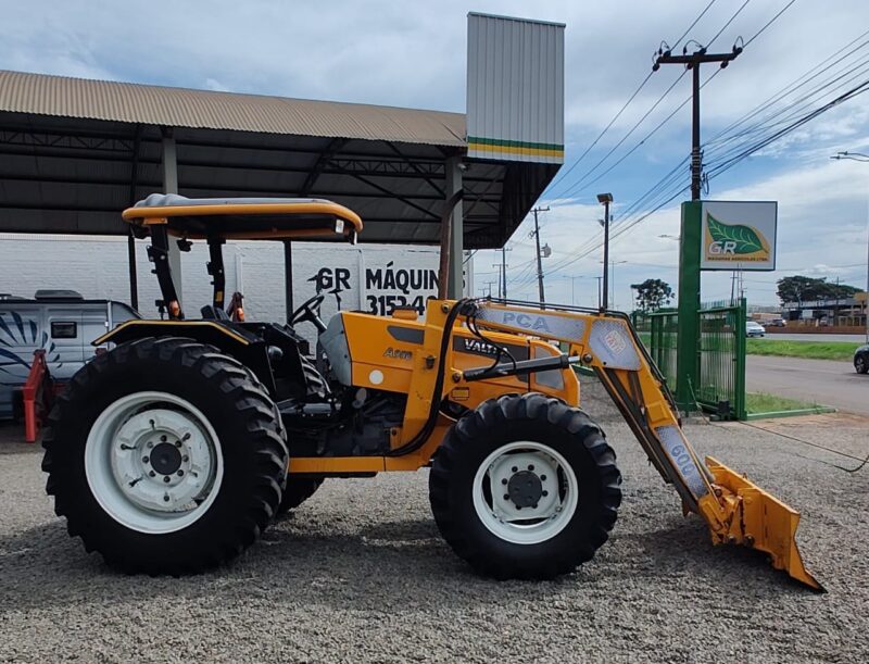 Valtra A 950 plataformado com conjunto de plaina dianteira PCA 600.