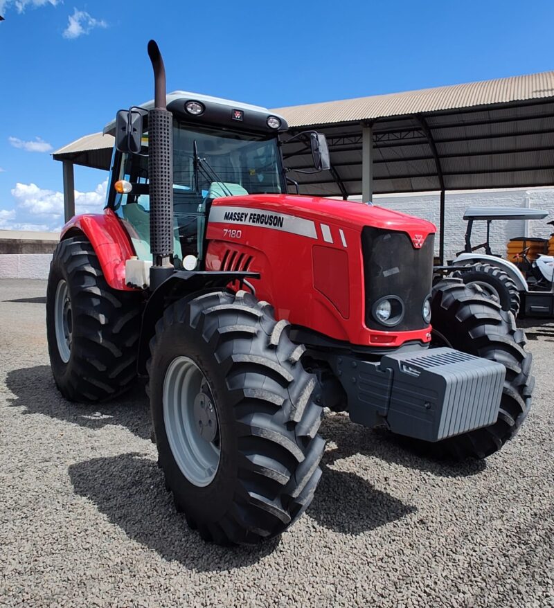 Massey Ferguson MF 7180 cabinado ano de fabricação 2016.