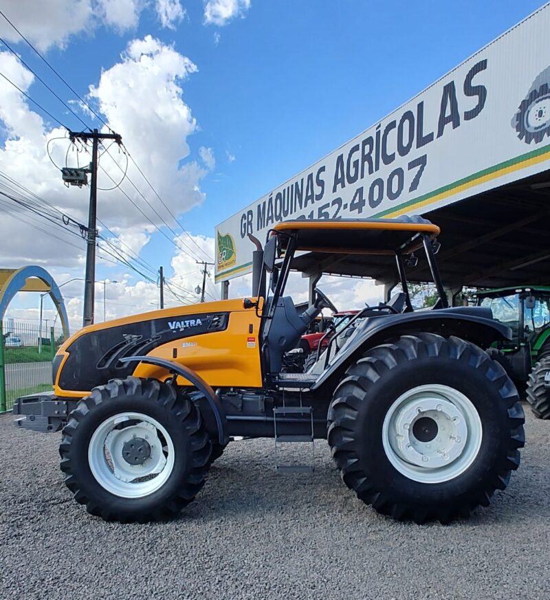 Trator Valtra BM 115 plataformado ano de fabricação 2023.