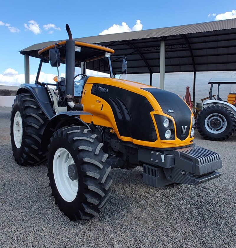 Trator Valtra BM 115 plataformado ano de fabricação 2023.