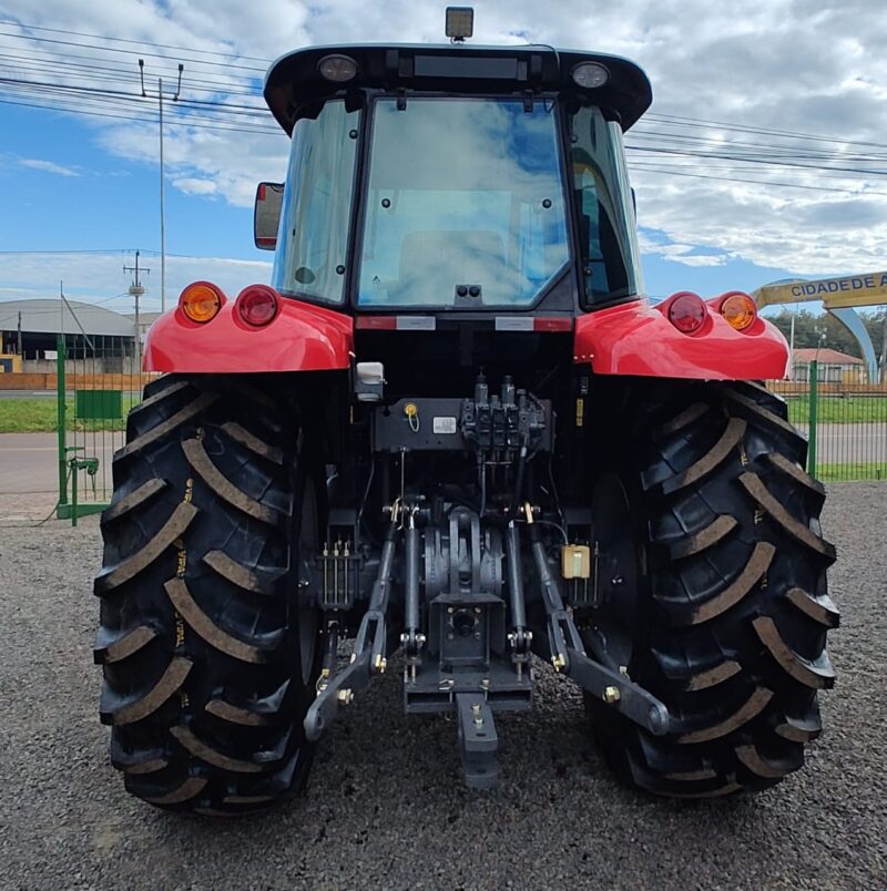 Trator Massey Ferguson MF 7180 cabinado ano de fabricação 2015.