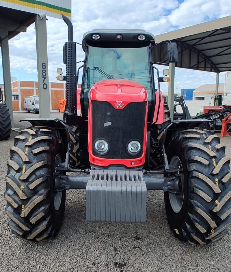 Trator Massey Ferguson MF 7180 cabinado ano de fabricação 2015.
