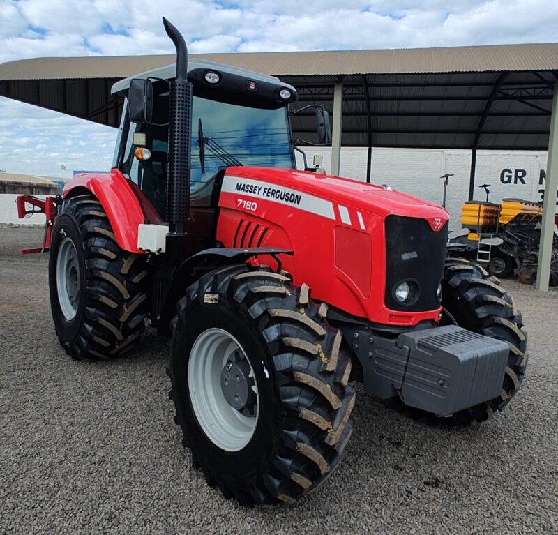 Trator Massey Ferguson MF 7180 cabinado ano de fabricação 2015.