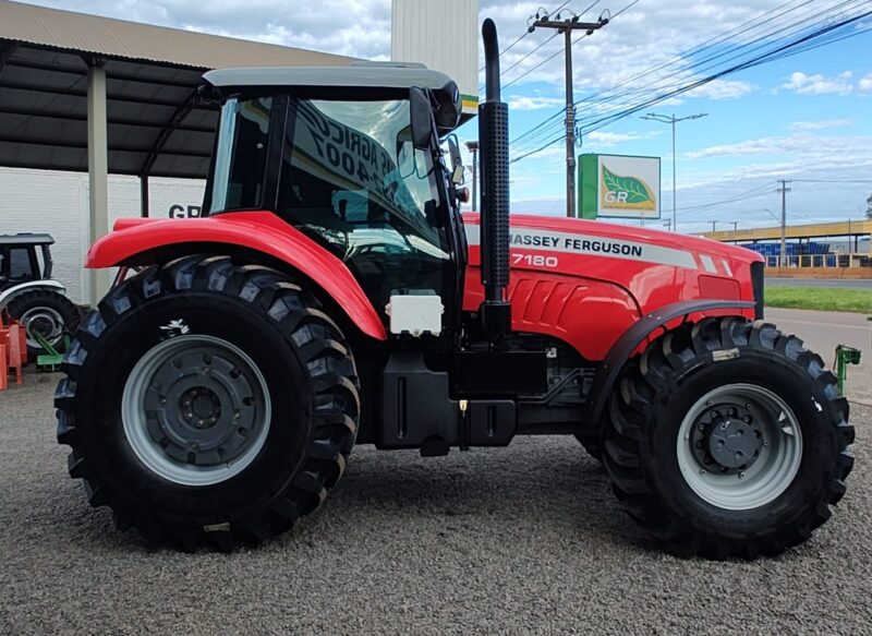 Trator Massey Ferguson MF 7180 cabinado ano de fabricação 2015.