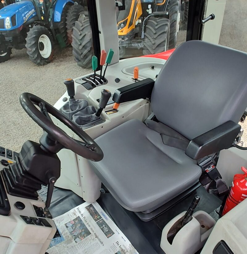 Trator Massey Ferguson MF 7180 cabinado ano de fabricação 2015.