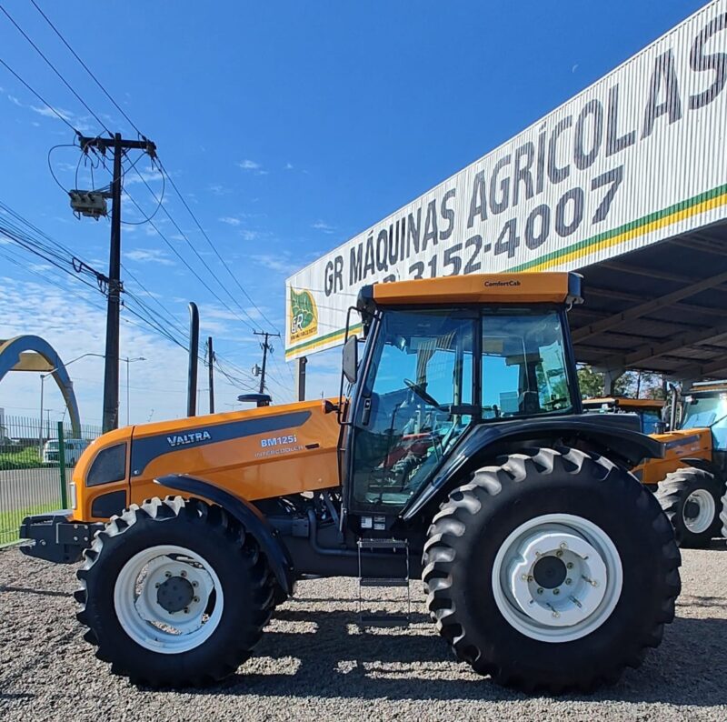 Trator Valtra BM 125 cabinado ano de fabricação 2008.