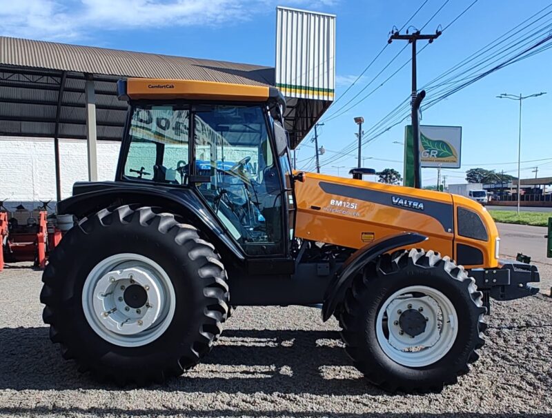 Trator Valtra BM 125 cabinado ano de fabricação 2008.