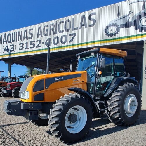 Trator Valtra BM 125 cabinado ano de fabricação 2011