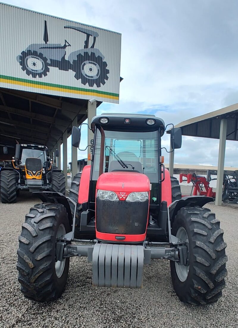 Trator Massey Ferguson MF 4292 HD cabinado ano de fabricação 2016.