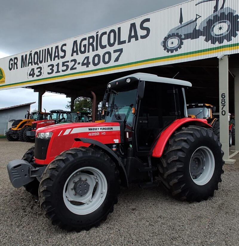 Trator Massey Ferguson MF 4292 HD cabinado ano de fabricação 2016.