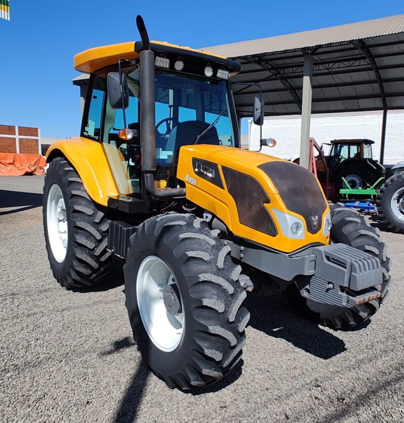Trator Valtra A 950 cabinado ano de fabricação 2018.