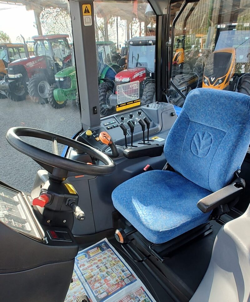 Trator New Holland TM 7040 cabinado ano de fabricação 2014.