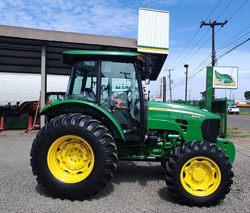 Trator John Deere 5078 cabinado ano 2018.