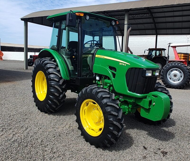 Trator John Deere 5078 cabinado ano 2018.