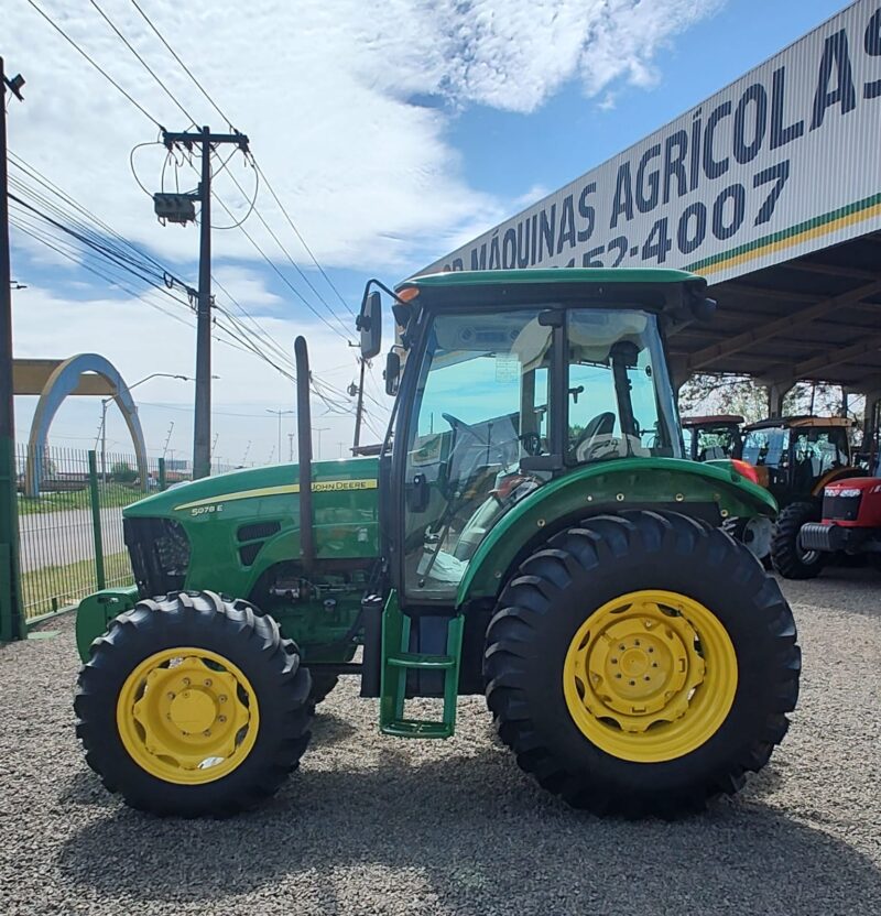 Trator John Deere 5078 cabinado ano 2018.