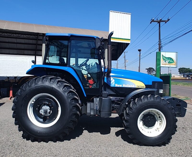 Trator New Holland TM 7040 cabinado ano de fabricação 2014.