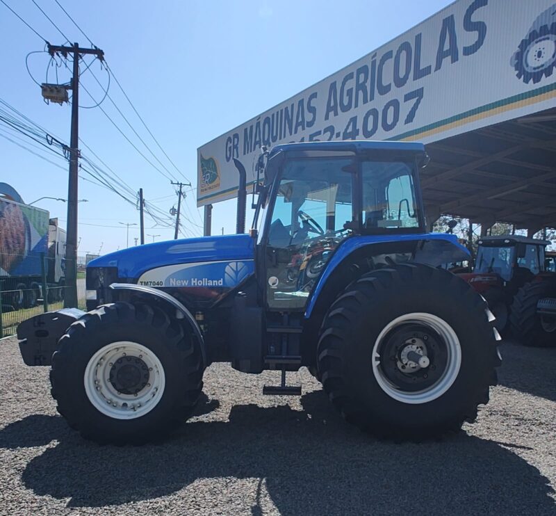 Trator New Holland TM 7040 cabinado ano de fabricação 2014.