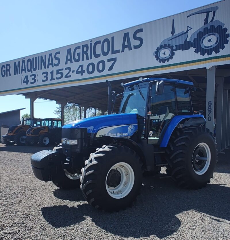 Trator New Holland TM 7040 cabinado ano de fabricação 2014.