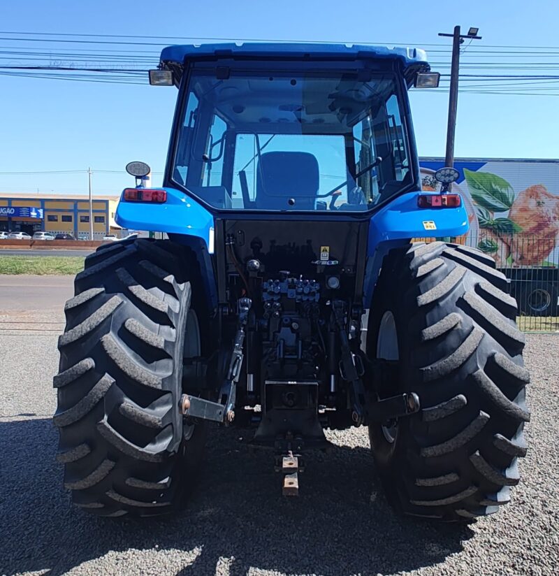 Trator New Holland TM 7040 cabinado ano de fabricação 2014.
