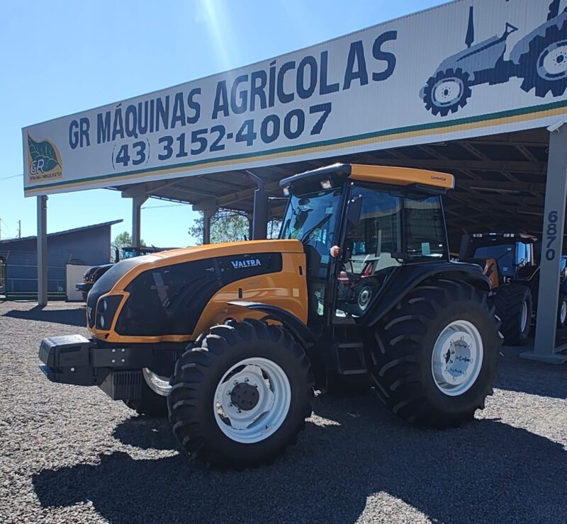 Trator Valtra BM 135 cabinado com super redutor ano 2023.