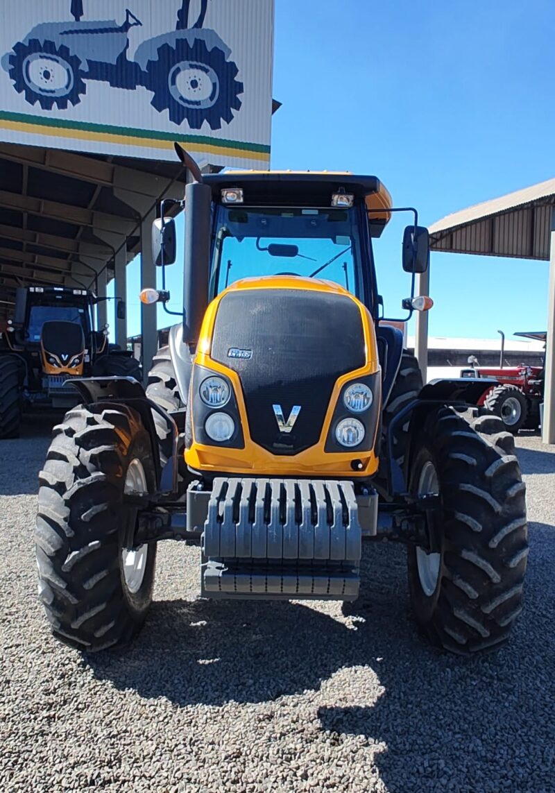 Trator Valtra BM 135 cabinado com super redutor ano 2023.