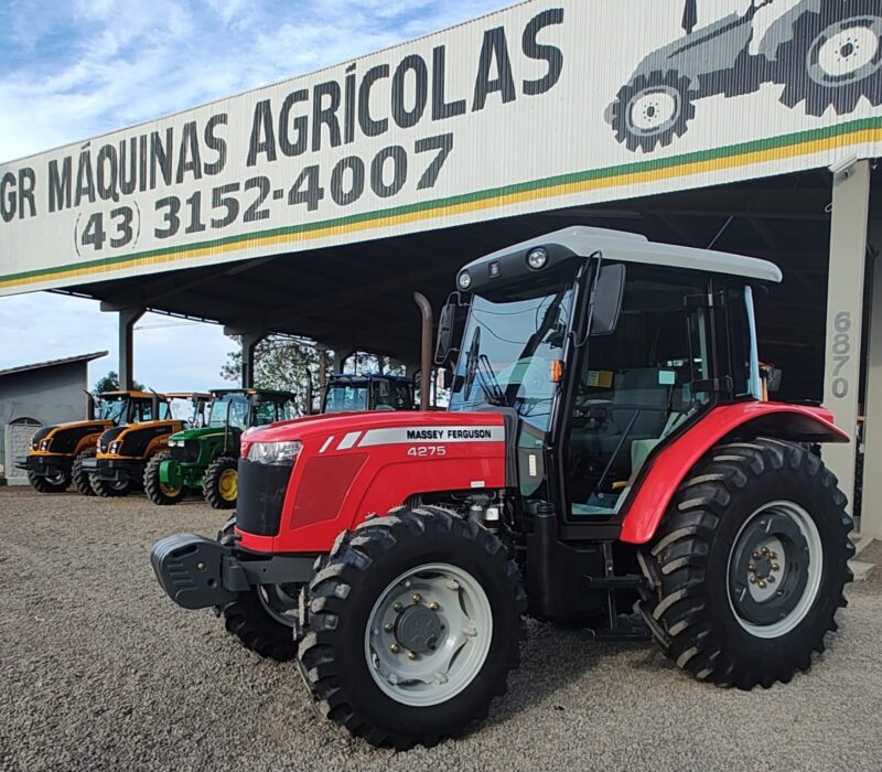 Trator Massey Ferguson MF 4275 cabinado ano de fabricação 2015.