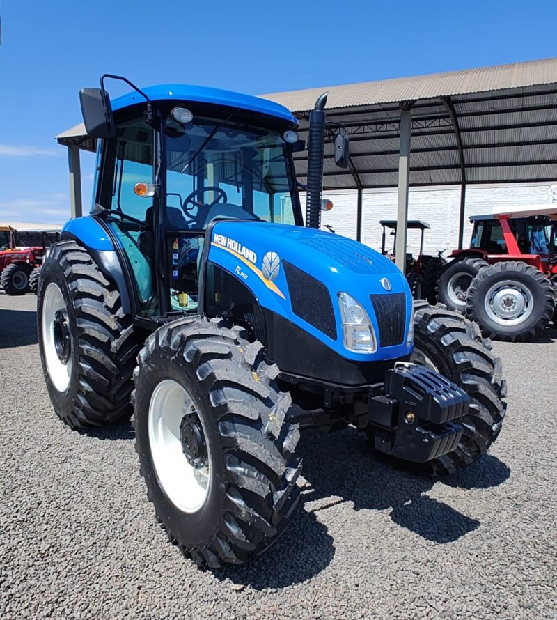 Trator New Holland TL 95 cabinado cabinado ano 2019.