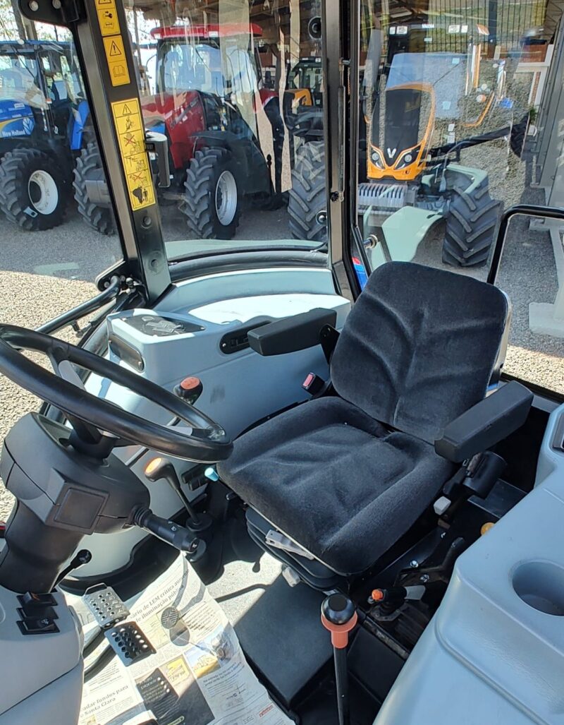 Trator New Holland TL 95 cabinado cabinado ano 2019.
