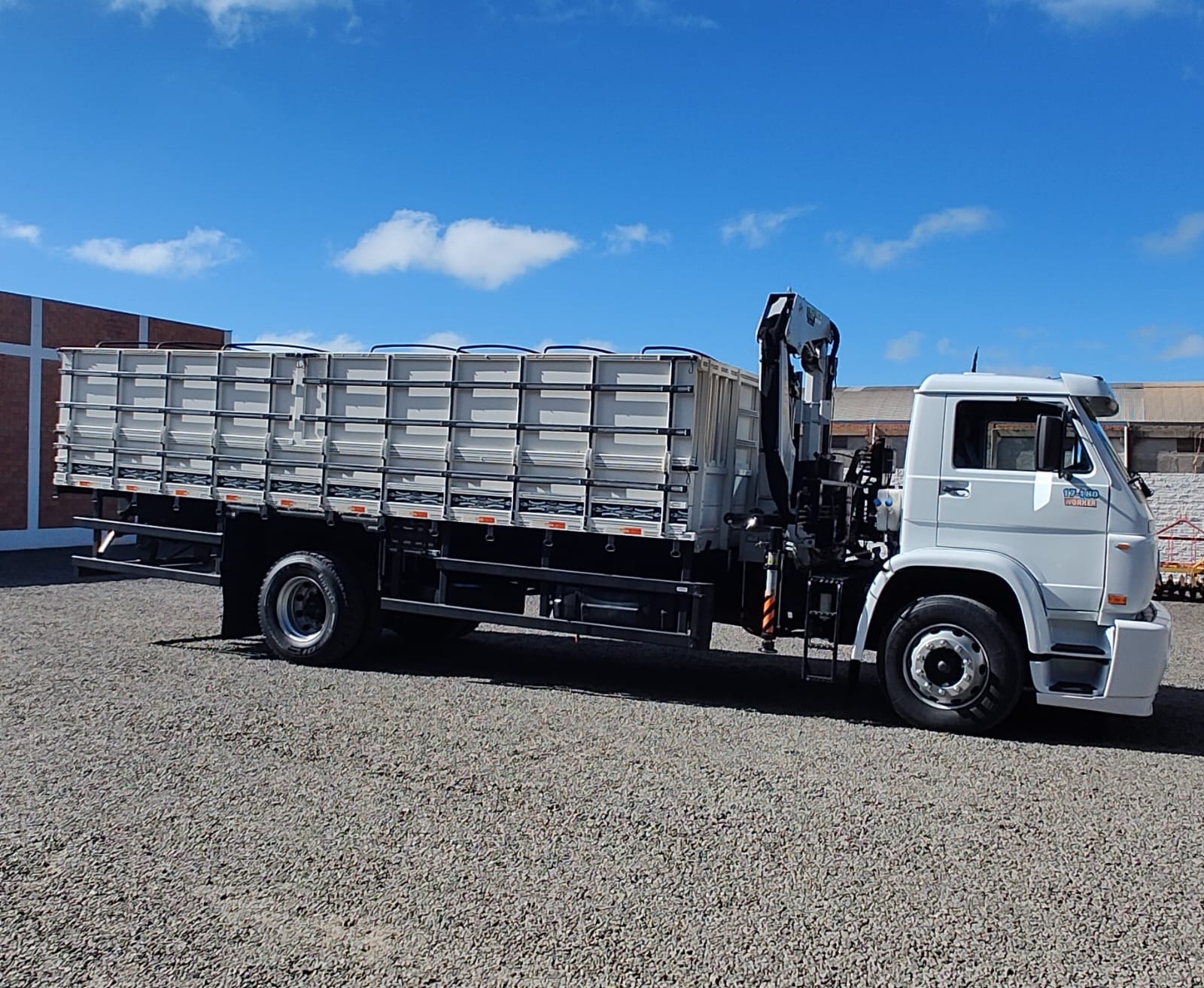 Caminhão Volkswagem 17.180 com munck TKA 12.700.