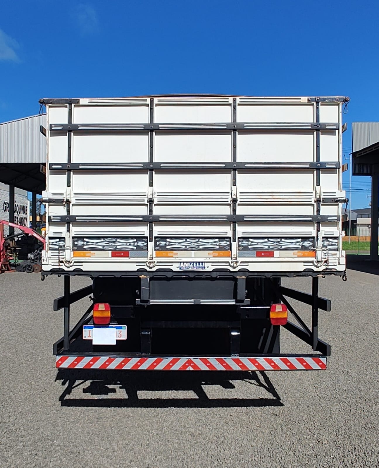 Caminhão Volkswagem 17.180 com munck TKA 12.700.